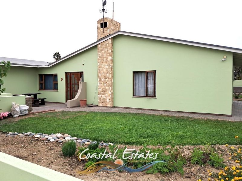 **Charming 5-Bedroom Corner Property in Kramersdorf** - Photo 4