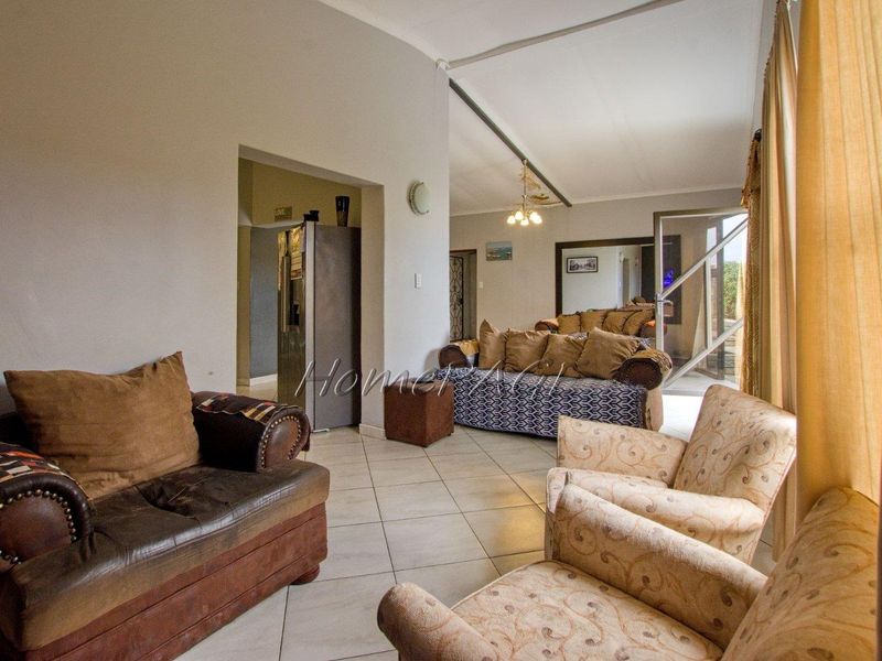 Narraville, Walvis Bay:  3 Bedroom house with flat for sale - Photo 7