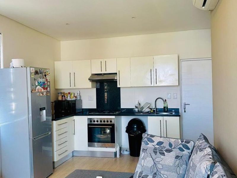 For Sale: Modern Apartment – City Junction, Windhoek - Photo 8