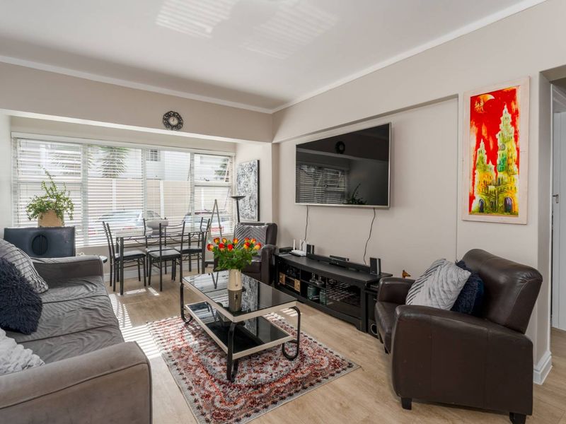 BRIGHT, SPACIOUS, MODERN AND CONVENIENT - Photo 8