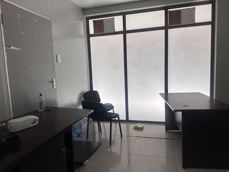 Office For Rent Windhoek West - Photo 6