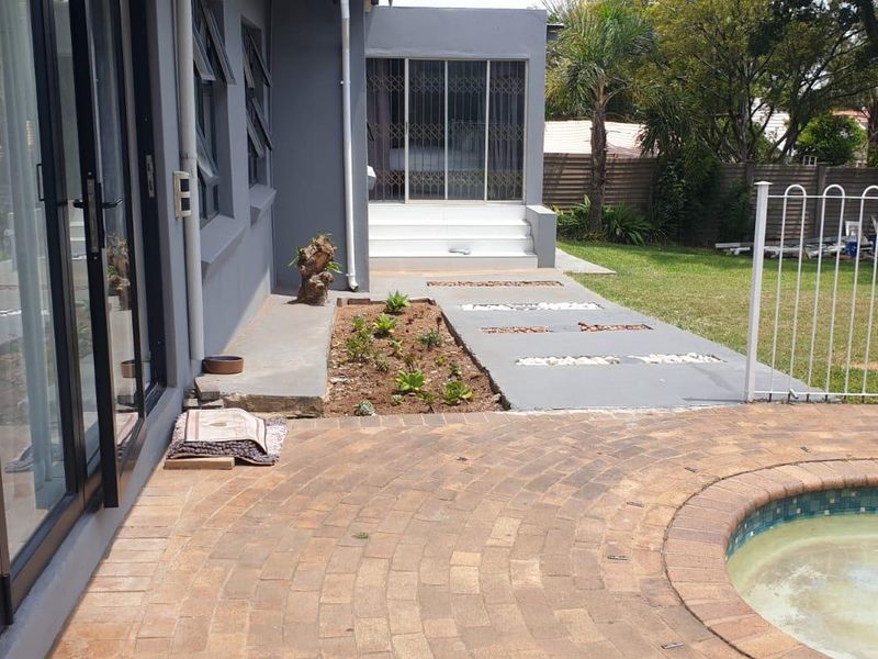 Spacious 3-Bedroom Family Home in Rooihuiskraal - Photo 3