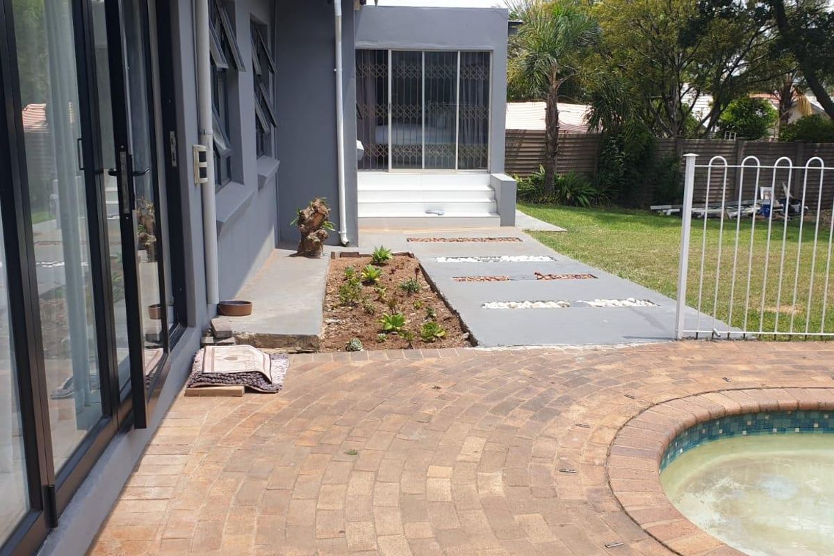 Spacious 3-Bedroom Family Home in Rooihuiskraal - Photo 3