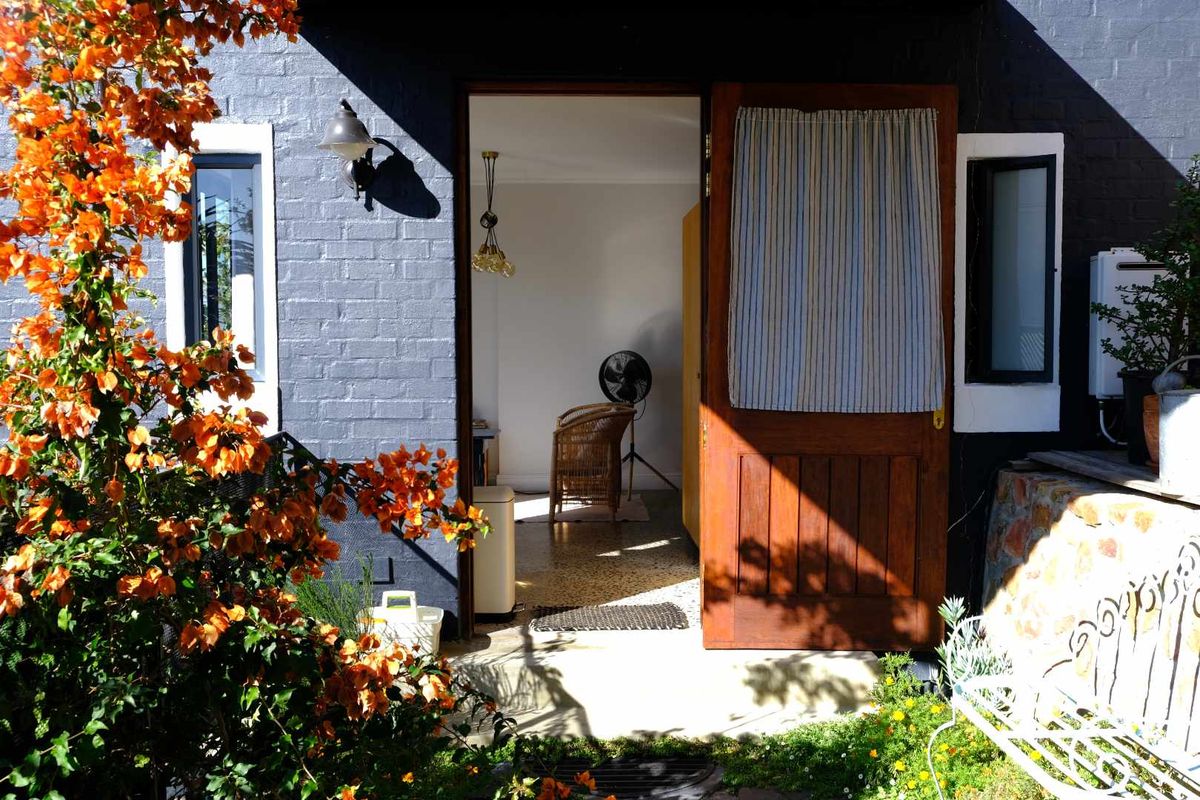 North Facing Fully Furnished Studio Apartment on Fish Hoek Mountain - Photo 4