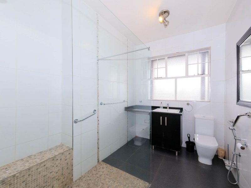 Exciting new find in this sought after complex Chartwell! - Photo 9