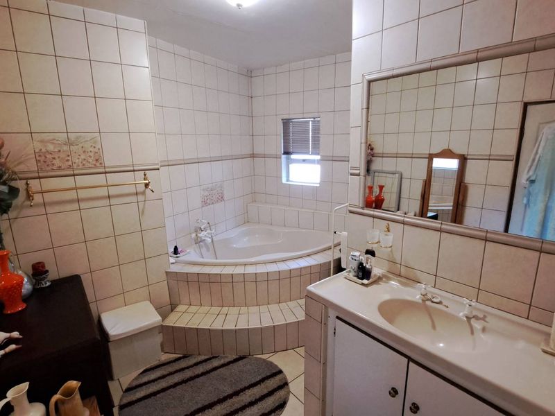 Well located property with a potential for a Guest House - Photo 5