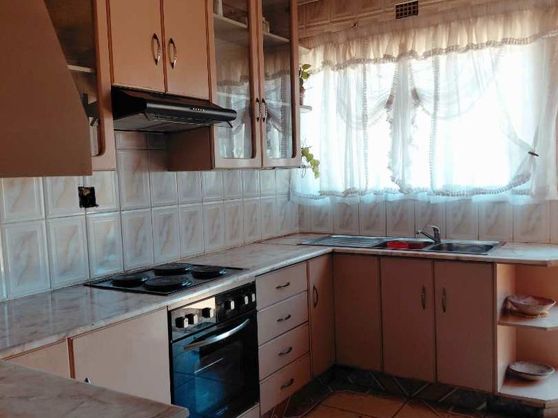 House in a double stand - Photo 2