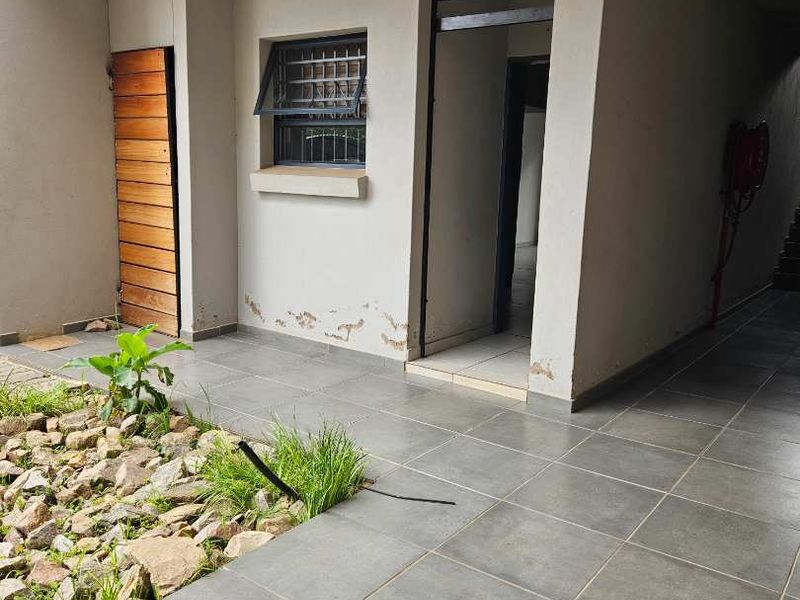 A stylish ,well kept apartment perfect for comfort living or rental income - Photo 3