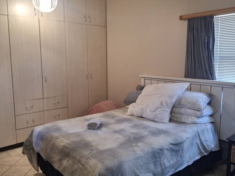 Entertain & Relax: Stunning Home with Wine Cellar in Ludwigsdorf - Photo 10