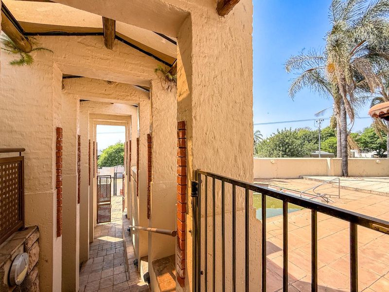 Elevate Legacy: Tuscan Majesty in Waterkloof's Secure Sanctuary. - Photo 8