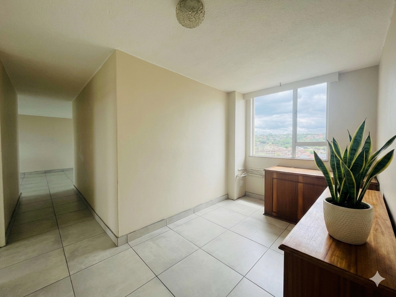 Hendra : Lock-Up & Go | 3-Bedroom Apartment with Pool, Tennis & 24/7 Security - Photo 7