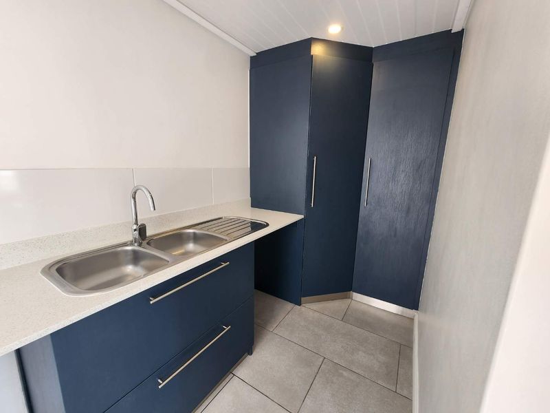 **Modern Coastal Retreat with Unparalleled Sea Views** - Photo 6