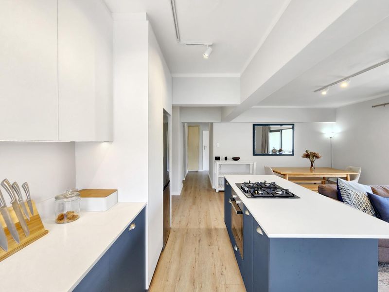 Top-Floor Gem in Upper Gardens with Stunning Table Mountain Views - Photo 7