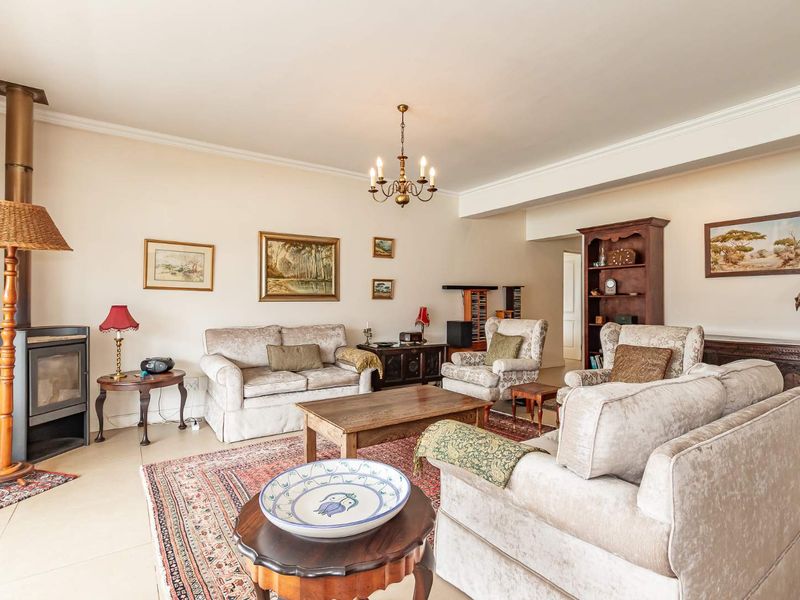 Multi-level Seaview home with flexible dual living options - Photo 8