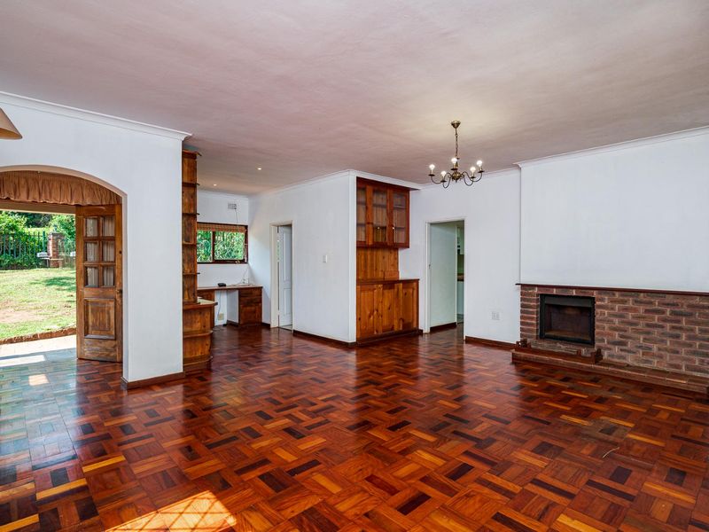 CHARACTER FILLED FAMILY HOME TUCKED AWAY IN A LUSH GARDEN - Photo 10