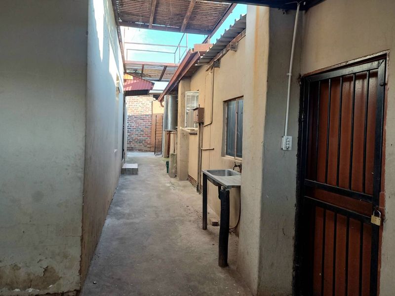 11 bedroom house for sale in Atteridgeville - Photo 4