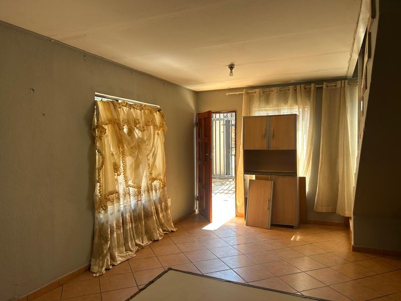 2 Bedroom house in lotus gardens - Photo 3