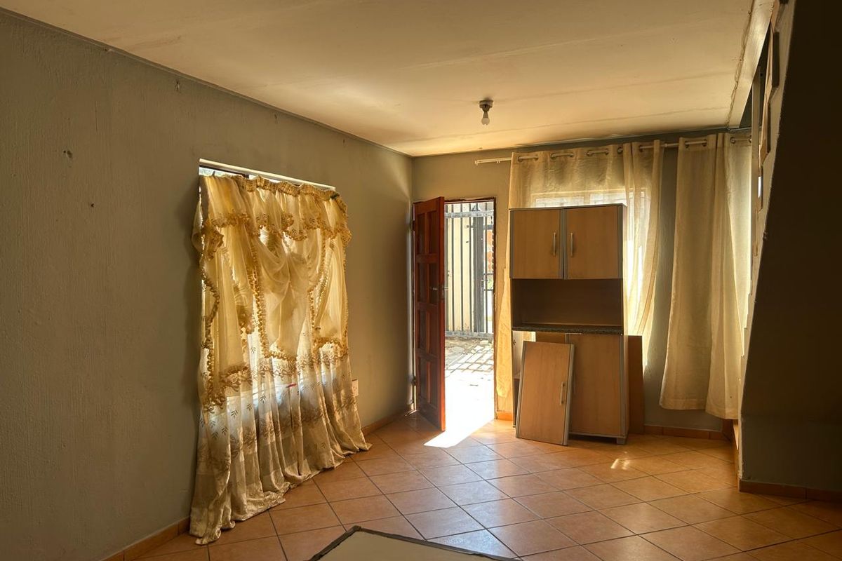 2 Bedroom house in lotus gardens - Photo 3