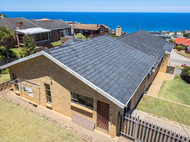 Spacious 5 Bedroom Family Home with immaculate Ocean Views - Photo 7