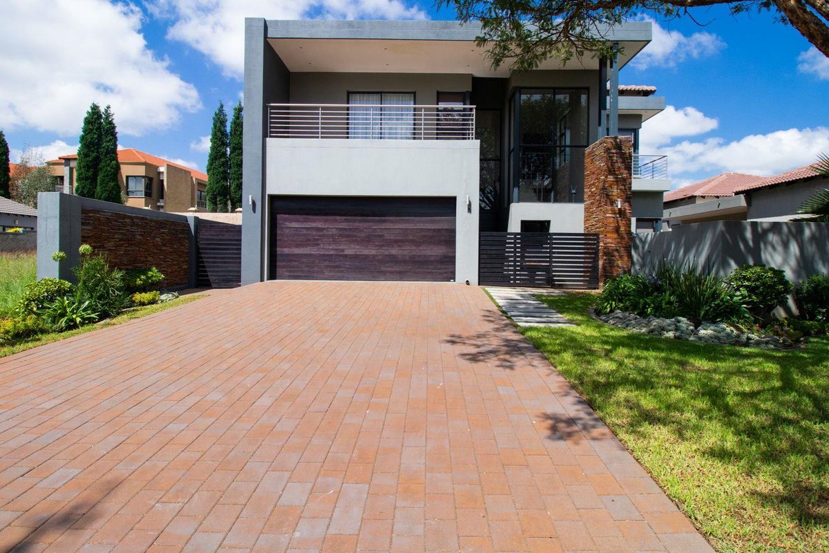 Exclusive La Como Estate: A Lifestyle of Elegance! - Photo 5