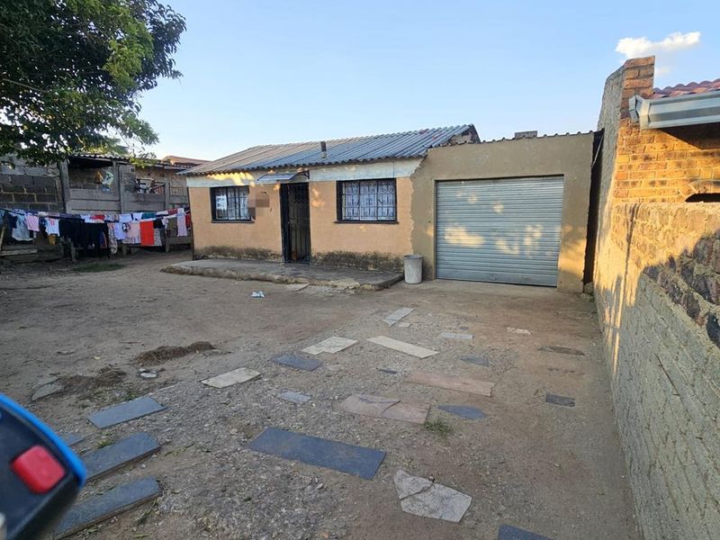 "Tembisa Gem: 4-Room House with 5 Rental Rooms & Garage!" - Photo 5