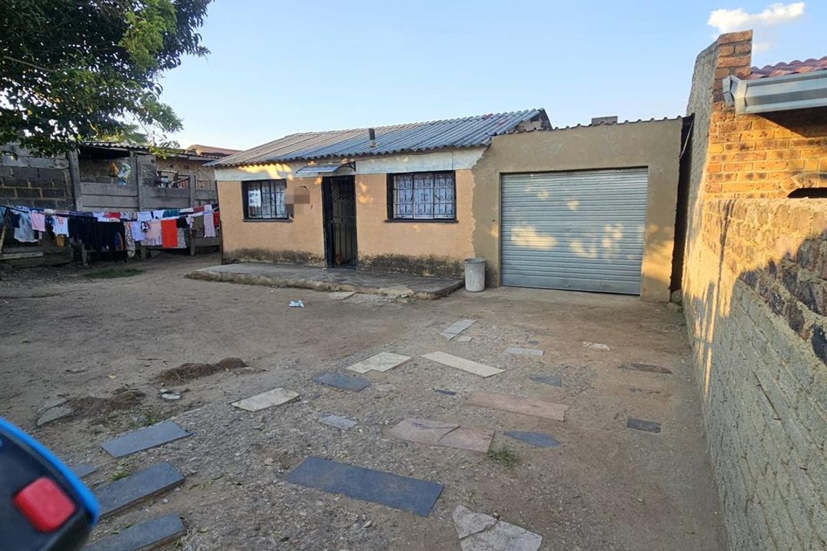"Tembisa Gem: 4-Room House with 5 Rental Rooms & Garage!" - Photo 5