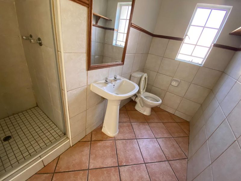 Charming 2-Bedroom Townhouse with Secure Parking & Garden - Photo 9