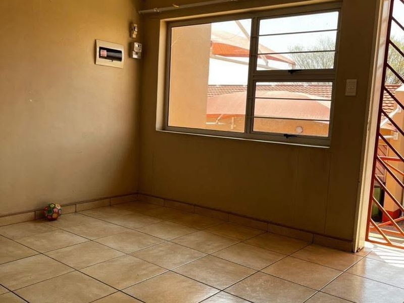 3 Bedrooms Townhouse For Sale Khomasdal - Photo 8
