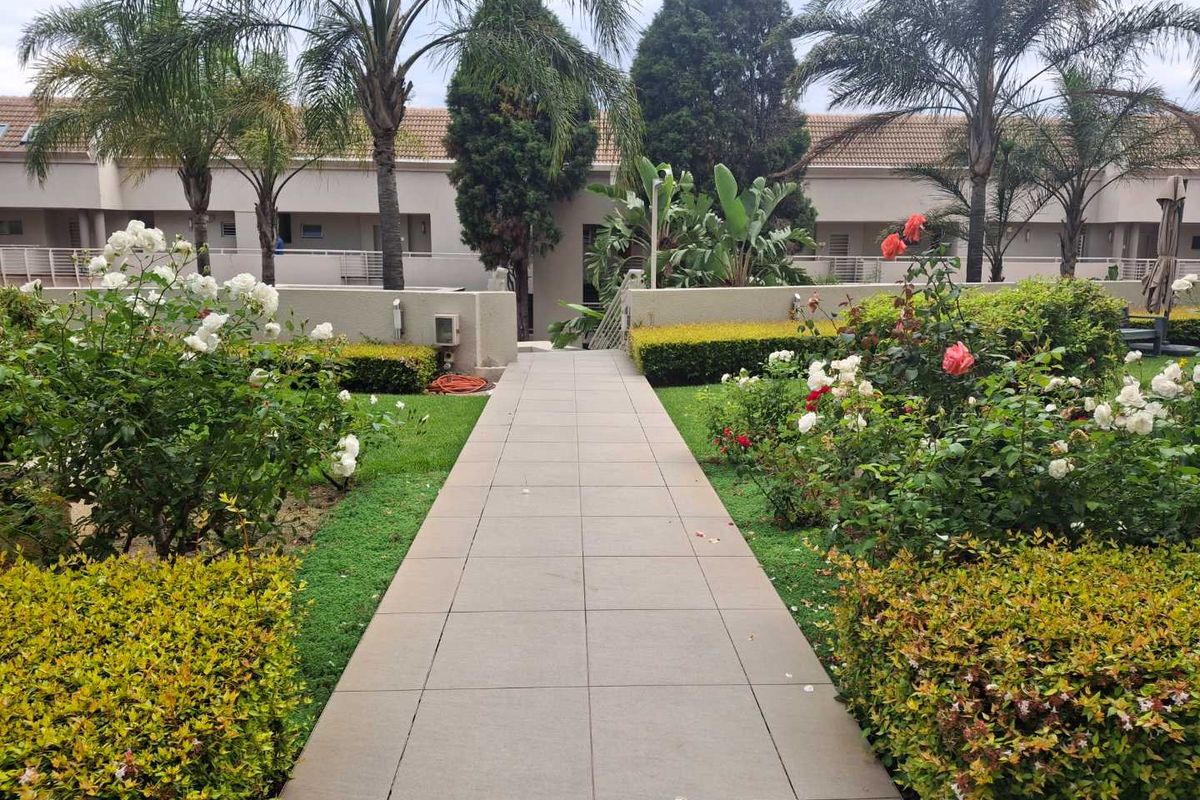 A LUXURIOUS THREE BEDROOM FURNISHED APARTMENT - Photo 4