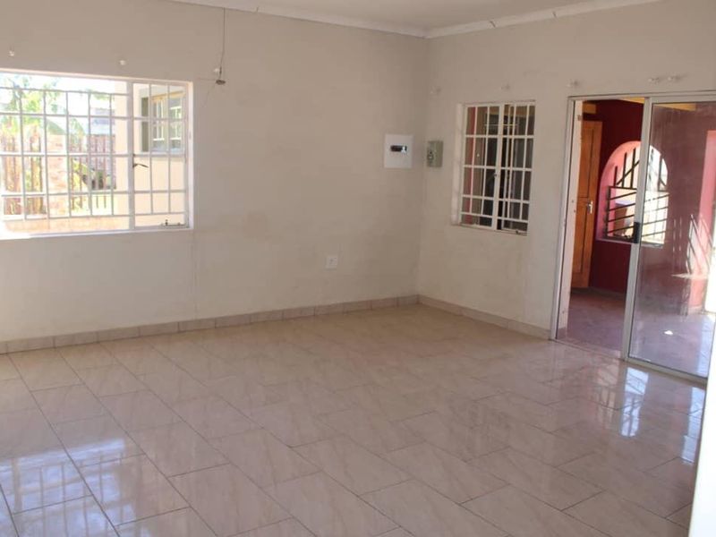 Three bedrooms house for sale in Outjo,  Selling Price N$1200000 (cost included), erf size 795 sqm - Photo 8