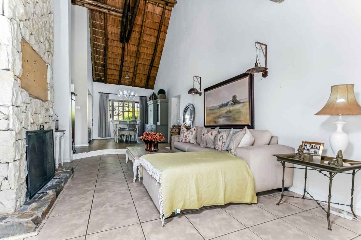 A FABULOUS FEELING FAMILY HOME, SITUATED IN A PRIME LOCATION IN THE QUiET PART OF DOUGLASDALE - Photo 5