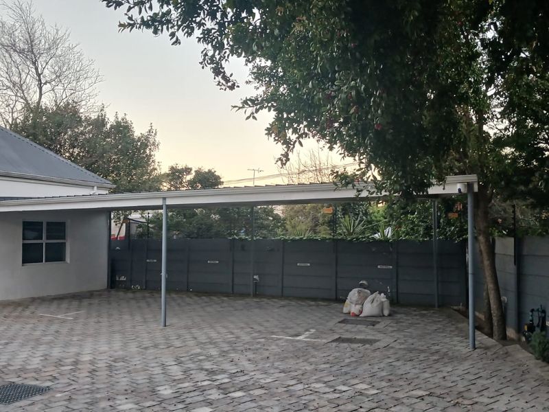 Prime Constantia 95 sqm Office with potential Rental Offset. - Photo 5