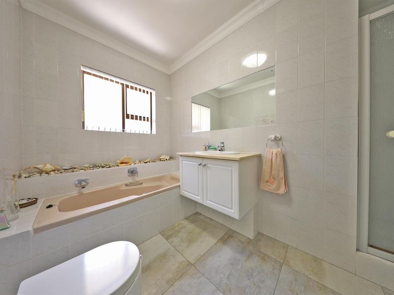 4 Bedroom family home for sale in Plattekloof. - Photo 10
