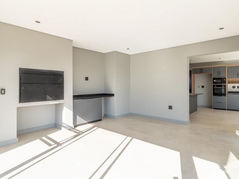 MODERN LUXURY LIVING AT ITS FINEST - Photo 7