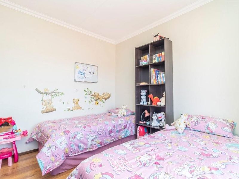 Convenient living with 24/7 security & prime location access! - Photo 9