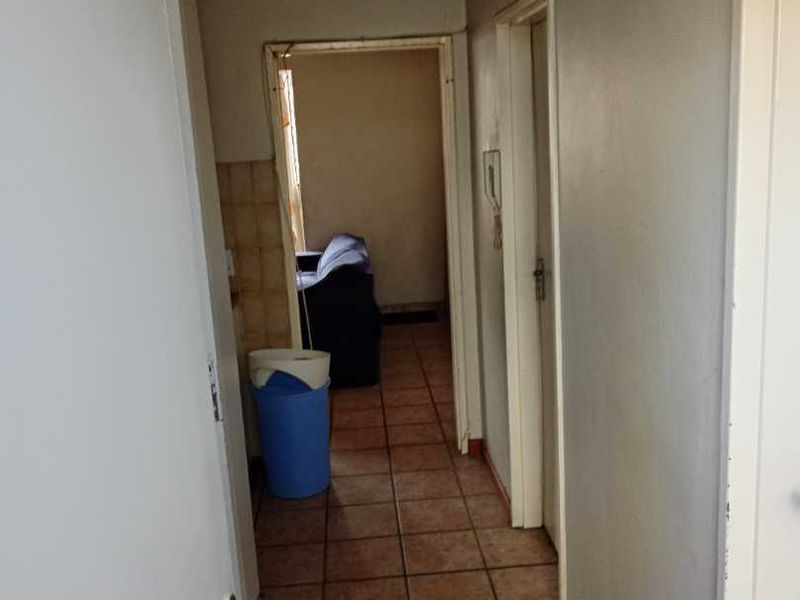 Renovator’s Dream in the Heart of Cape Town! - Photo 9