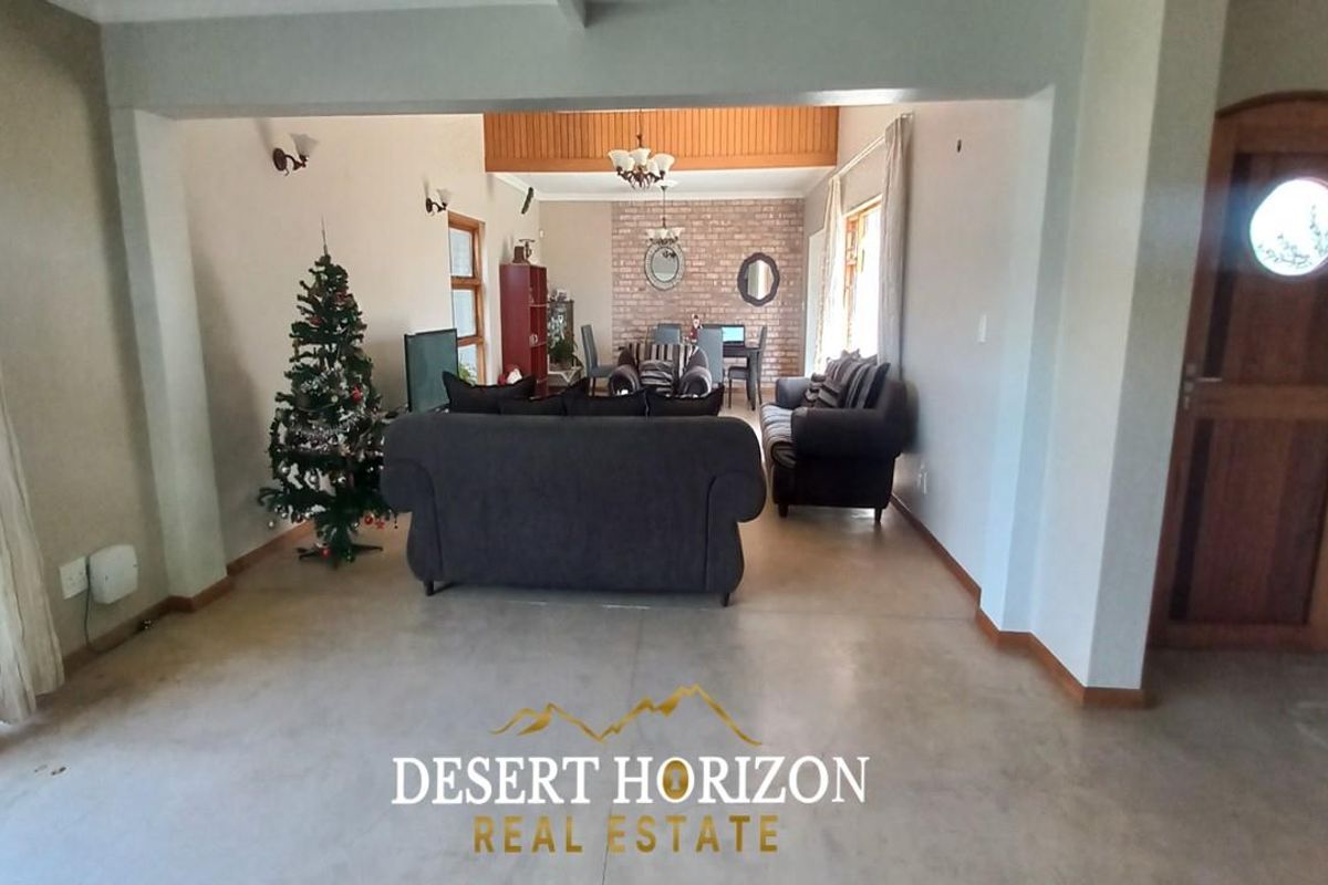 Walvisbay, Central | Family home for sale - Photo 4