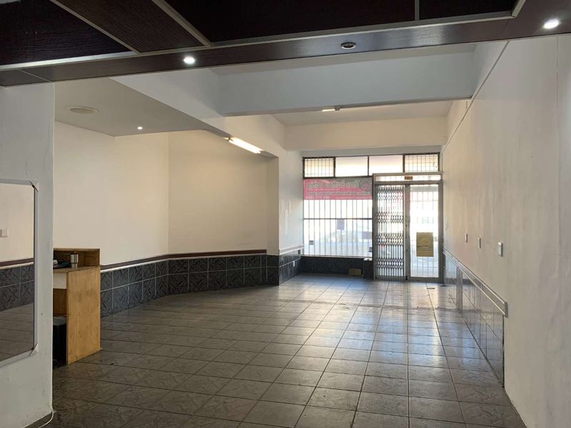 High Traffic Retail Spot: 82m2 on Voortrekker Rd, Goodwood - Photo 3