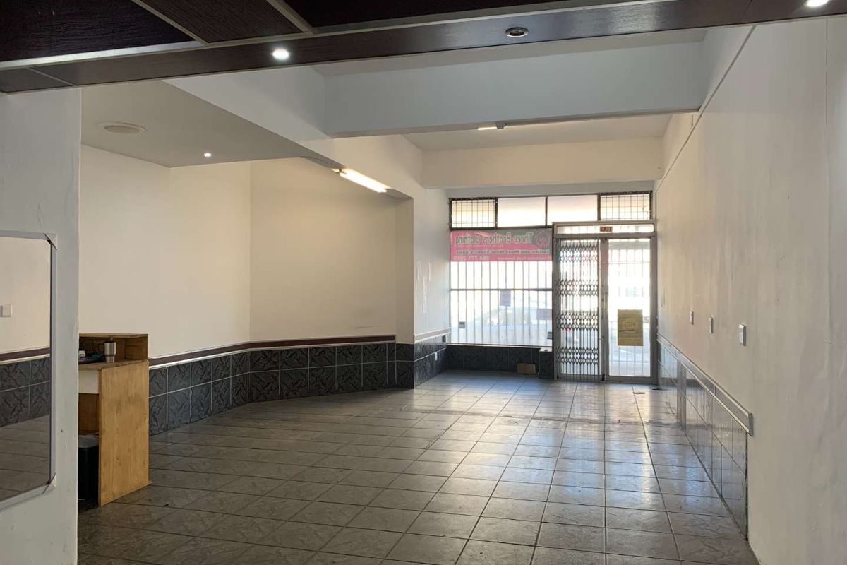 High Traffic Retail Spot: 82m2 on Voortrekker Rd, Goodwood - Photo 3