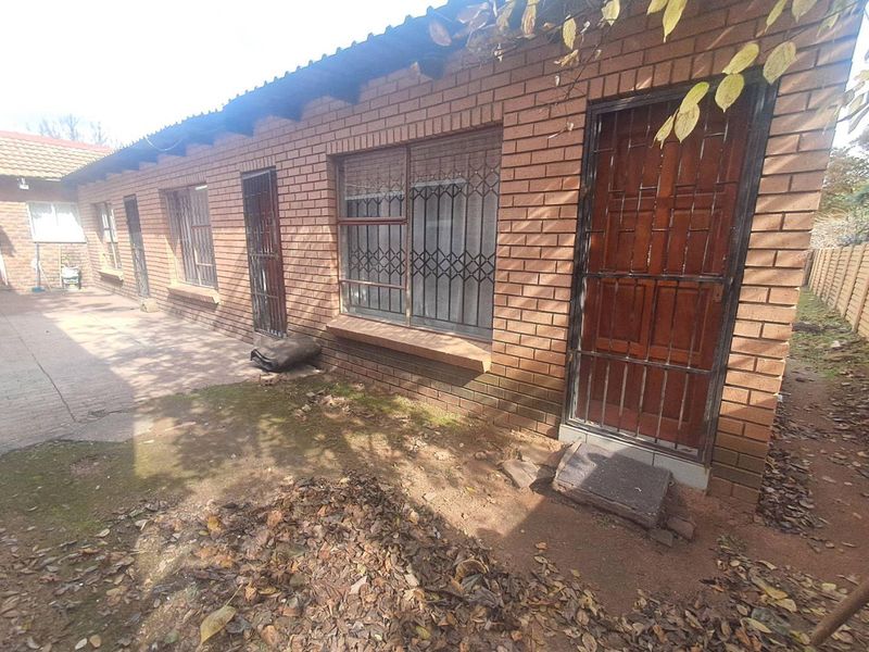 Multi Letting Property In Clayville Ext 01 - Photo 3
