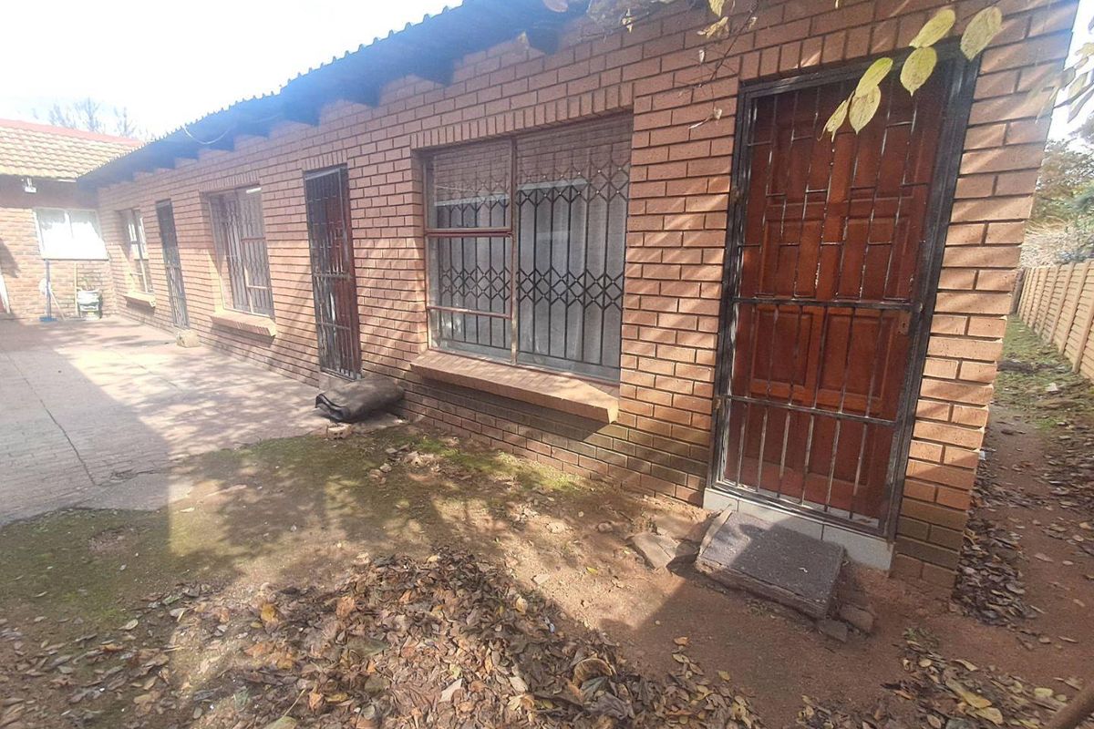 Multi Letting Property In Clayville Ext 01 - Photo 3