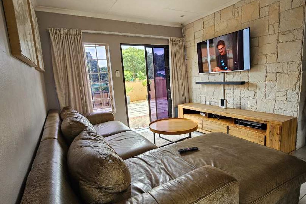 2 bedroom town house in the heart of Eldorette - Photo 5