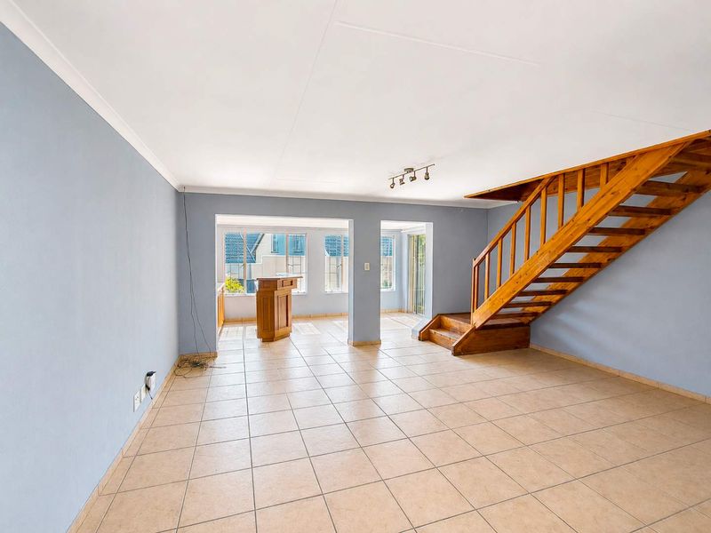 Charming 4-Bedroom Townhouse in Sought-After Alpine Village - Photo 8