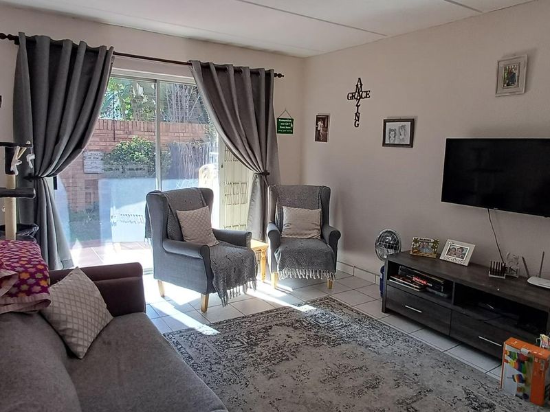 Ground floor PLUS private garden - Photo 2