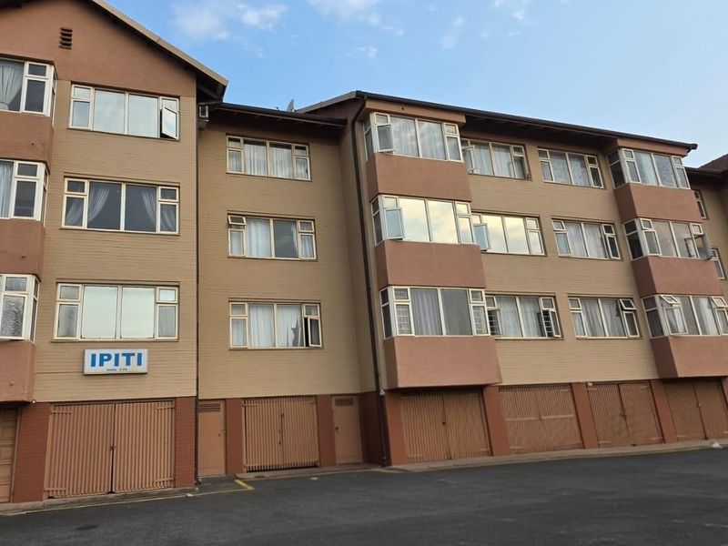 Low Levies and well priced beautiful apartment in a Well-Maintained Block - Ocean View Bluff - Photo 1
