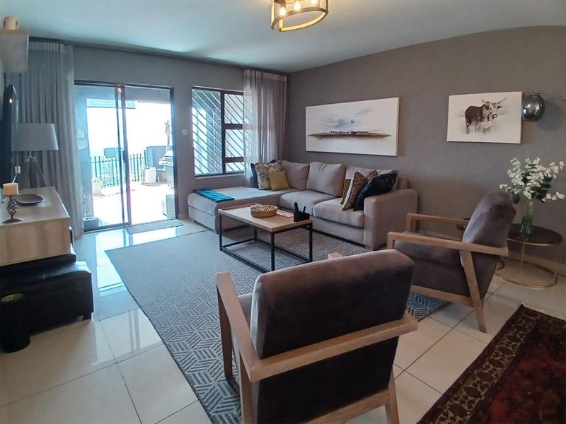 Modern 2-Bedroom Townhouse with Spectacular Views in Northcliff - Photo 5