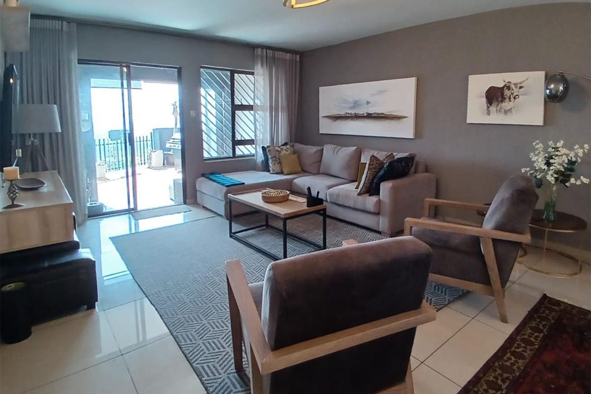Modern 2-Bedroom Townhouse with Spectacular Views in Northcliff - Photo 5
