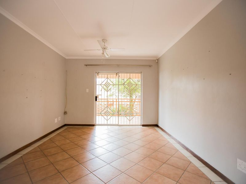 3 Bedroom Simplex with Private garden - Photo 7