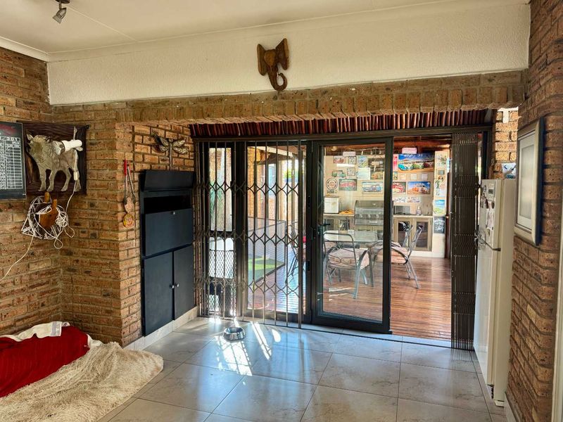 Stunning Family Home in Rangeview - Photo 7
