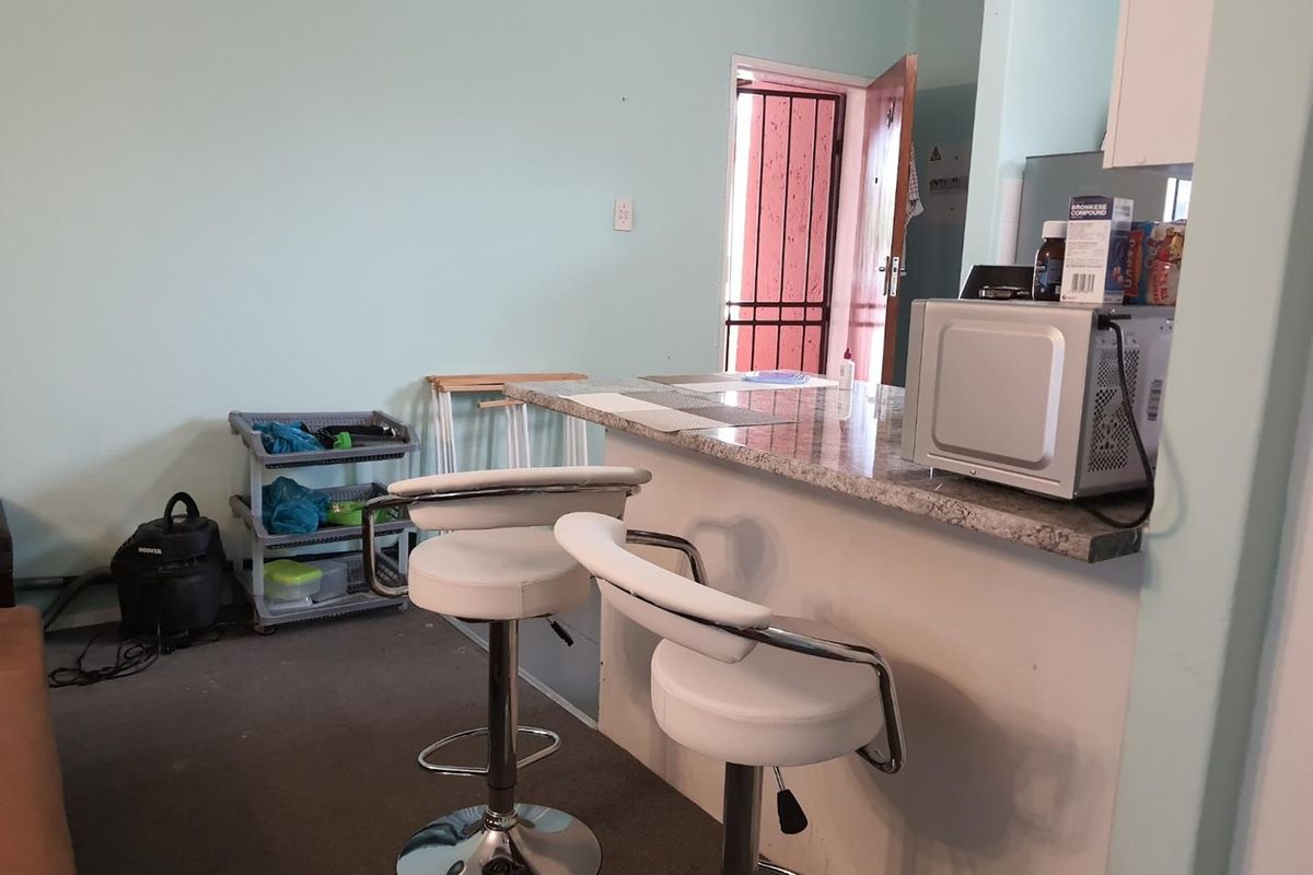 2 bed, 1 bath semi furnished apartment R8 000 per month - Photo 5